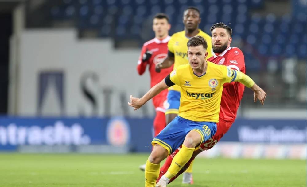 低于顶薪 低于顶薪