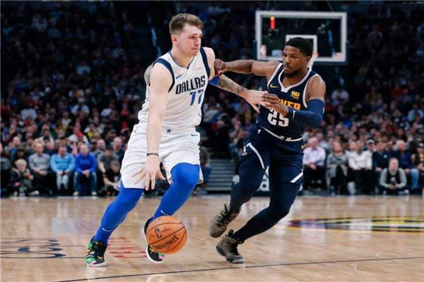 在談話中 在談話中